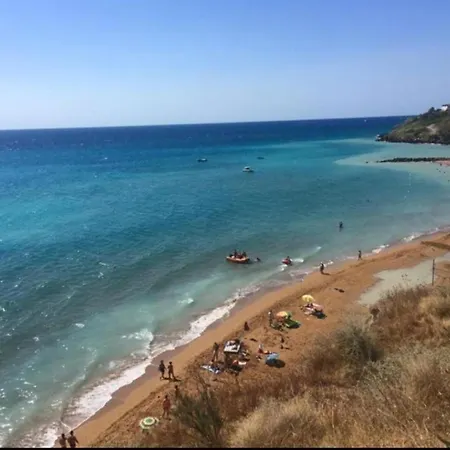 Campeggio 2 Mari Alojamento de Acomodação e Pequeno-almoço Ovile la Marinella
