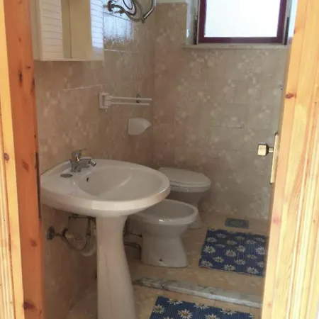 Bed & Breakfast 2 Mari Ovile la Marinella